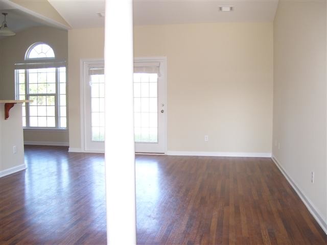 Building Photo - 218 Willow Point Ln