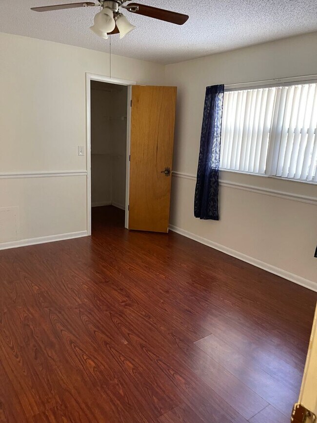 Building Photo - Spacious two bedroom two bath one car garage great location