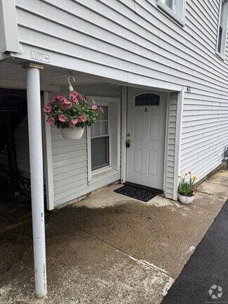 Building Photo - 41 Hubbard Pl