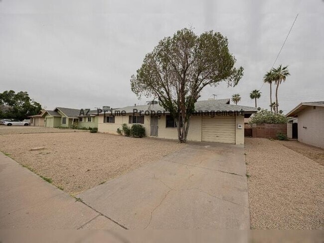 Photo - 427 E Malibu Dr House
