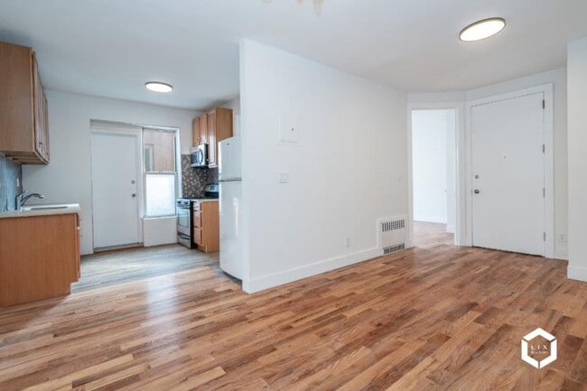 Building Photo - 3 bedroom in BROOKLYN NY 11218