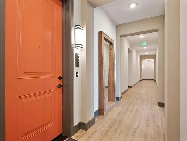 Building Photo - Premier 2/2 Condo in The Cannery- $500 OFF...