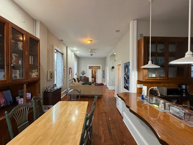 Foto del edificio - 2110 S Halsted St