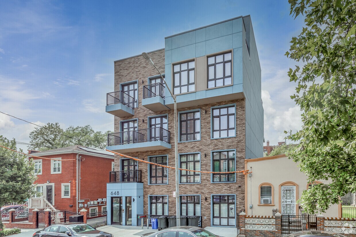 Foto principal - 648 Midwood St