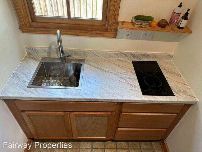 Foto del edificio - Studio, 1 bath House - 4312-B Avenue G