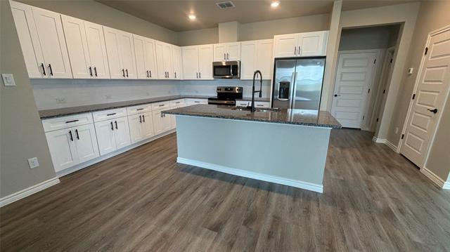 Foto del edificio - 809 Blossom Ln