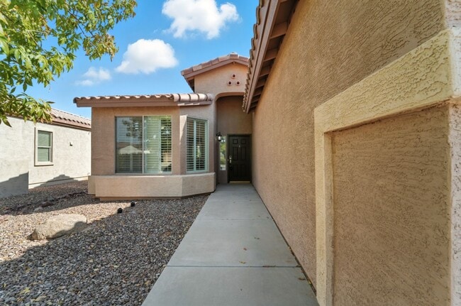 Building Photo - Fully Remodeled 2BR + Den in Trilogy at Po...