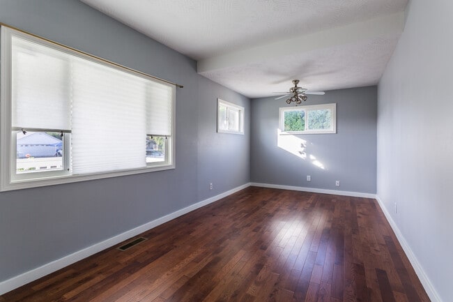 Foto del edificio - 2624 Columbia Blvd