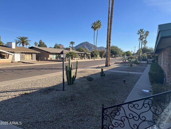 Foto del edificio - 3713 E Glenrosa Ave