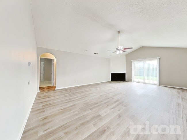 Building Photo - 1142 Shadyglen Cir