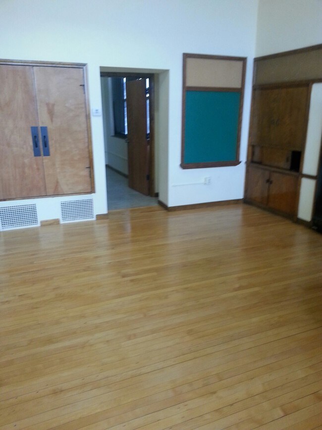 Building Photo - 1220 E Kellogg Dr