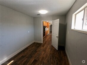 Building Photo - 604 Bonita Ave