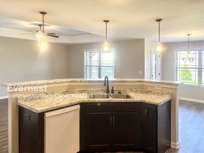 Foto del edificio - 121 Beaver Brook Pl