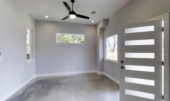 Foto del edificio - 6902 Carver Ave
