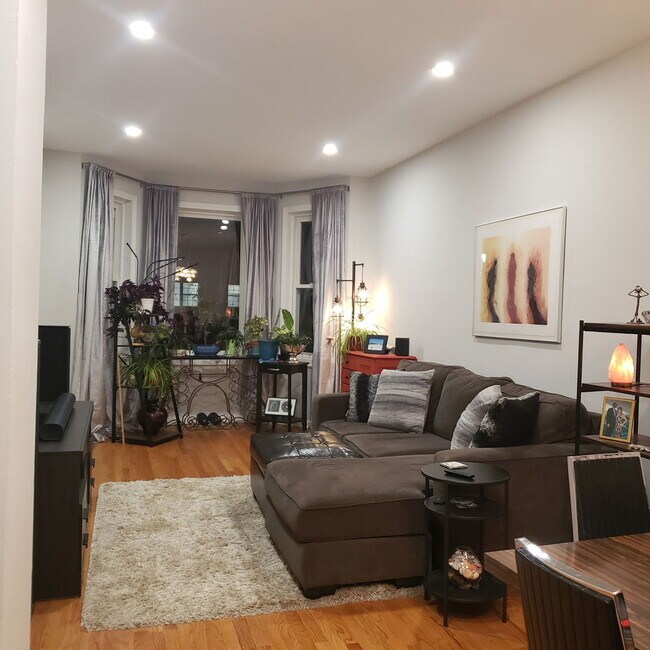 Foto del edificio - 2437 W Ainslie St