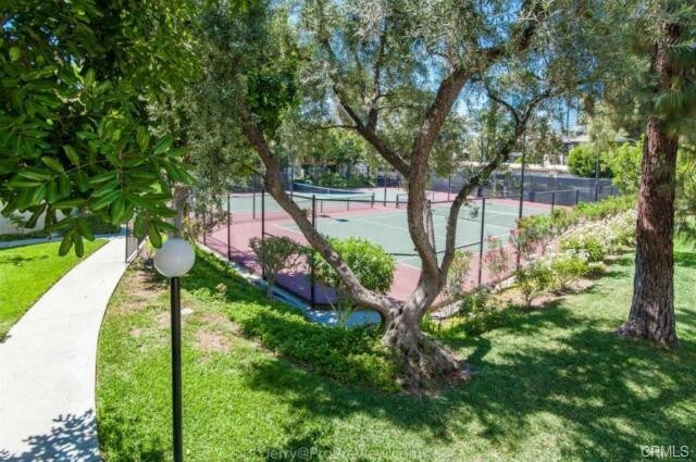 Foto del edificio - 21555 Burbank Blvd