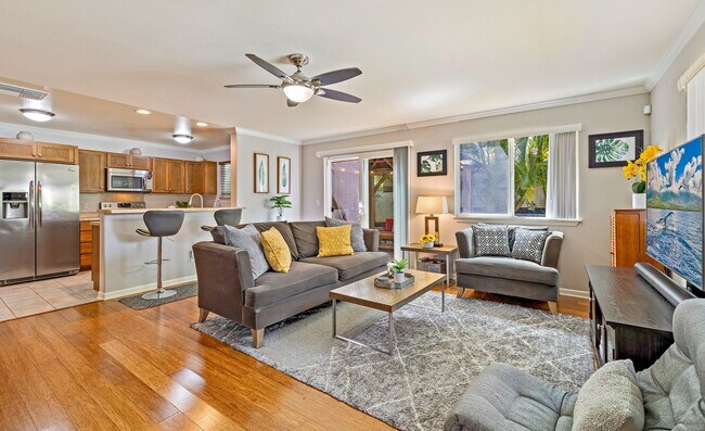 Building Photo - Unfurnished Townhome with Garage, 3 bedroo...