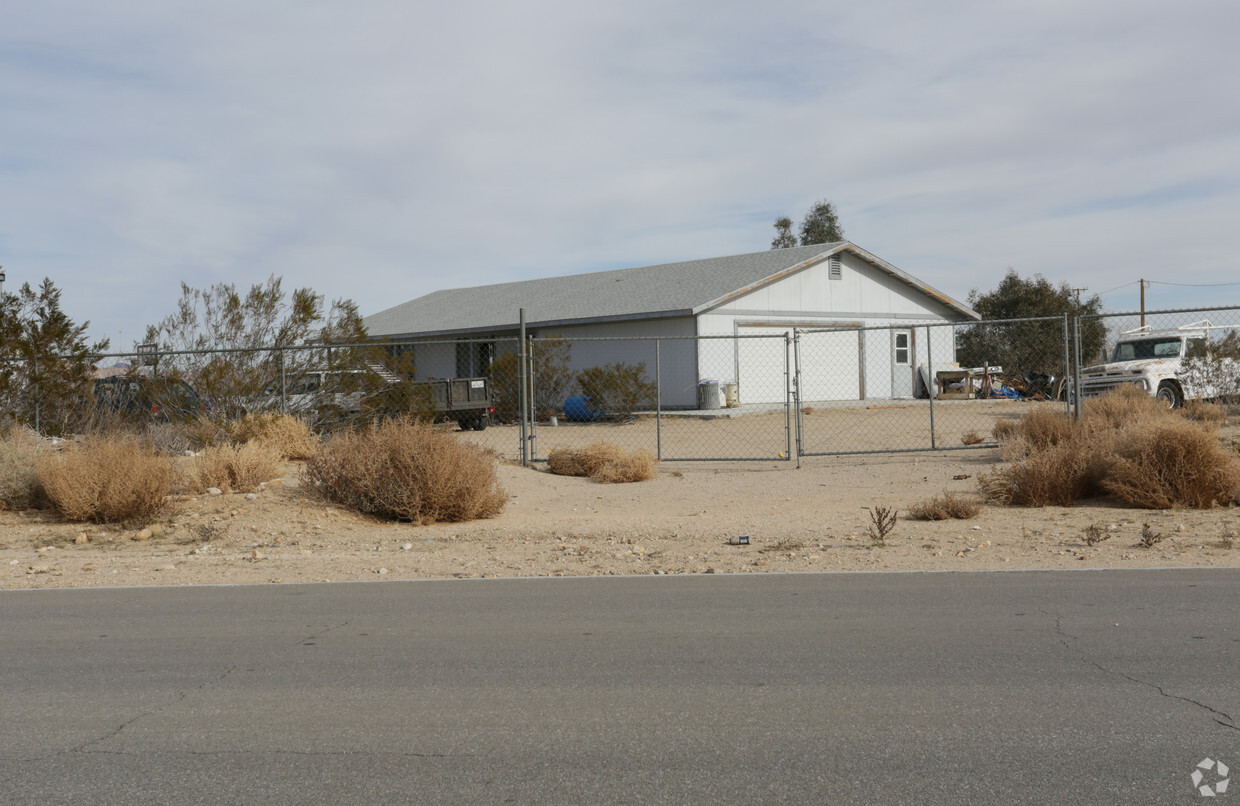 Building Photo - 10225 Visalia Ave