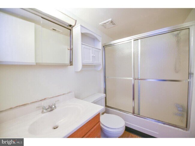 Building Photo - 604 Meadowview Ln