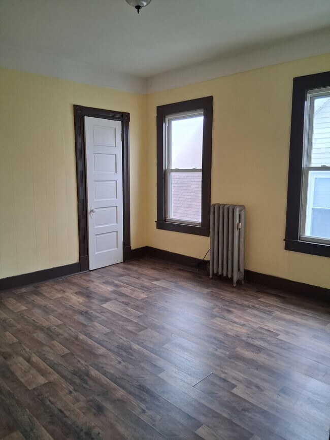 Building Photo - 372 Franklin St