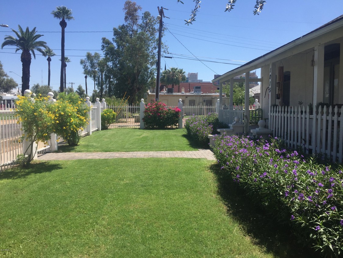 Primary Photo - 1015 W Woodland Ave