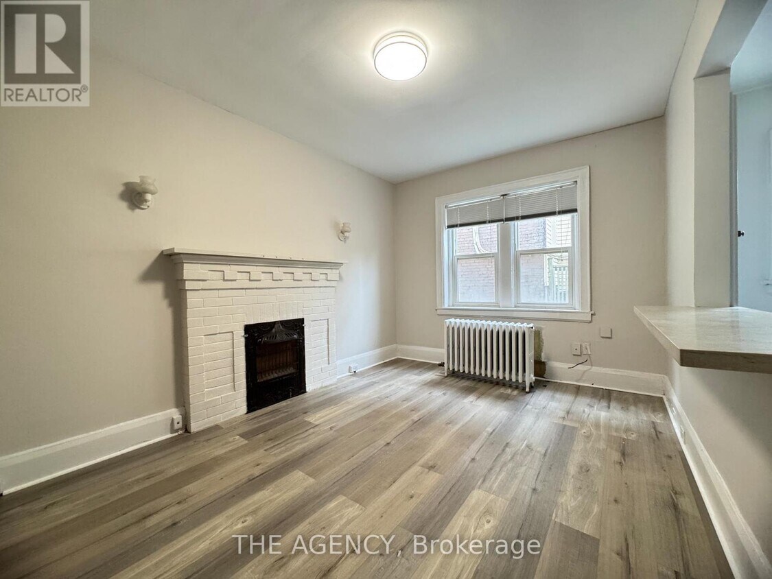 Photo principale - 846-846 Broadview Ave