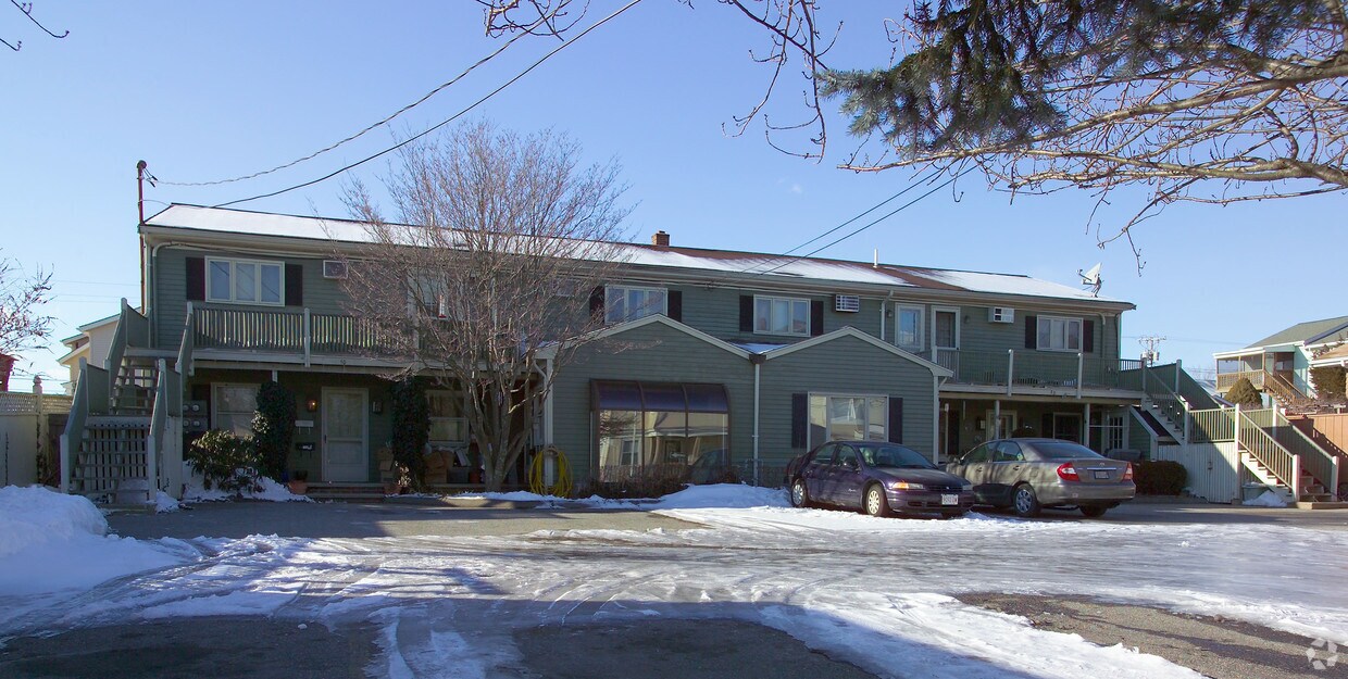 28 Tobin St, Fall River, MA 02723 Apartments in Fall River, MA