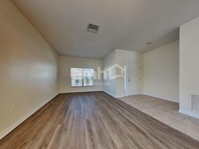 Foto del edificio - 6019 Blue Sage Dr