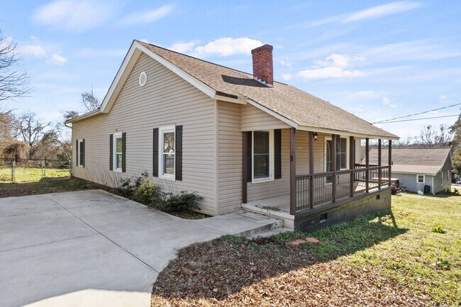 Foto del edificio - Three Bedroom Retreat in Greer, SC