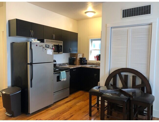 Kitchen - 622 Lexington Ave