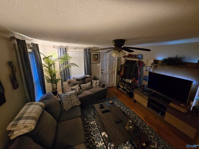 Foto del edificio - 410 McCullough Ave NE