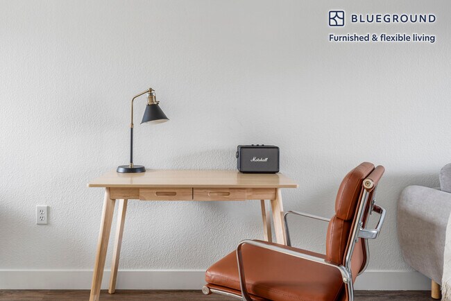 Foto del edificio - 3608 Flora Vista Ave