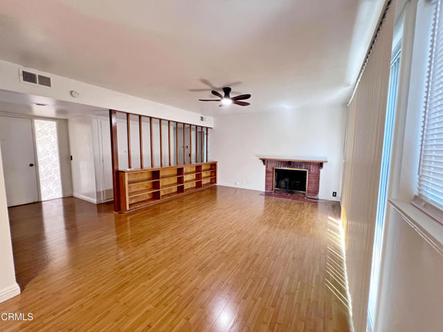 Building Photo - 424 E Winnie Way