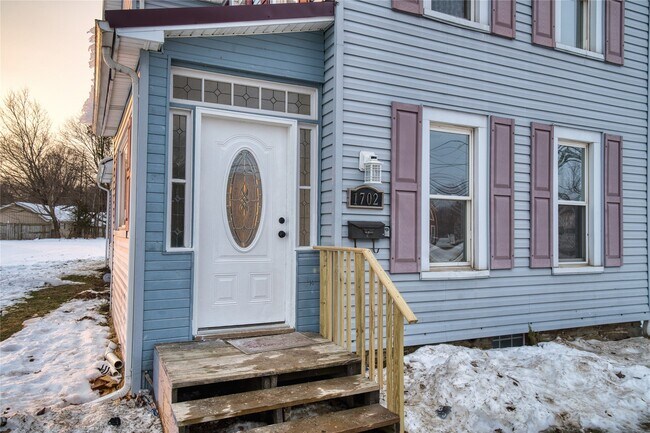 Foto del edificio - 1702 Lake St