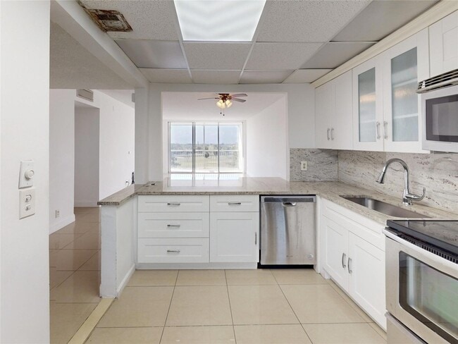 Building Photo - 3080 N Course Dr