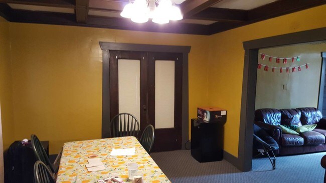 Foto del edificio - 1517 Rosemary Ln