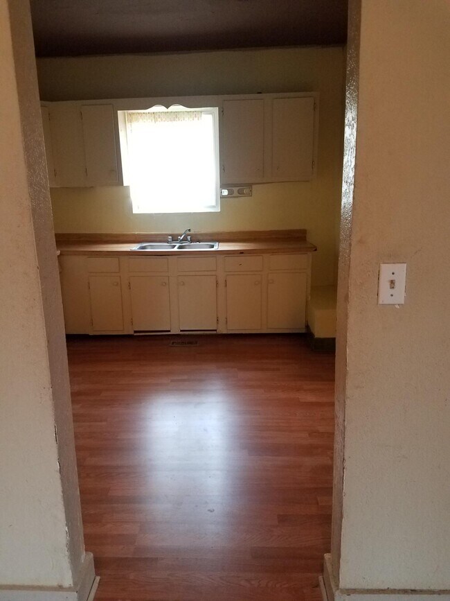 Building Photo - 1848 Cone St