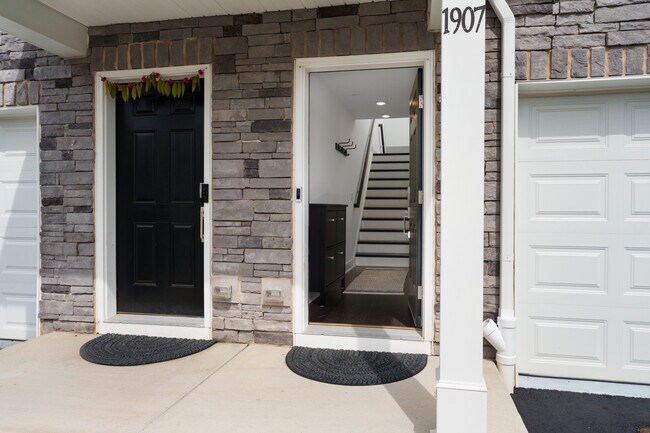 Building Photo - 1907 Swales Ct