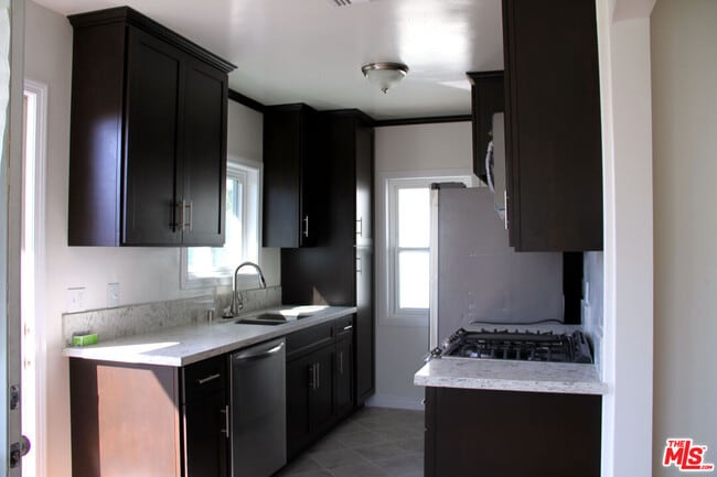 Building Photo - 4051 Normandie Ave