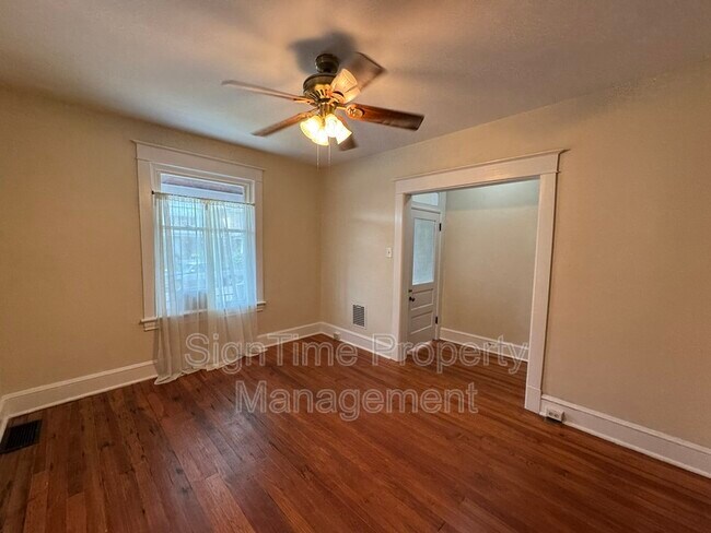 Building Photo - 864 Mulberry Ave