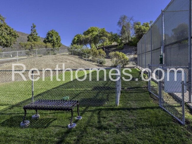 Building Photo - 13283 Rancho Peñasquitos Blvd