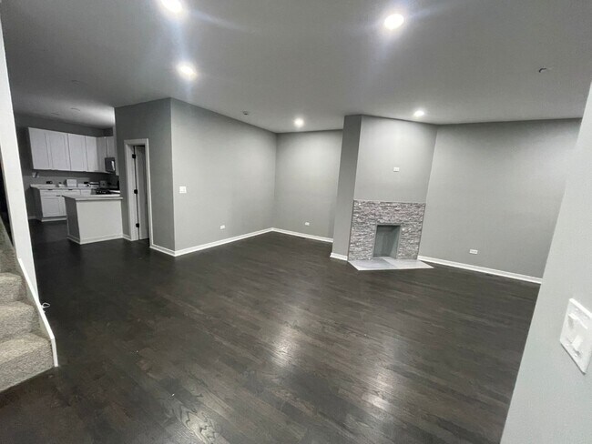 Building Photo - ?? Beautiful 3BR/2BA Single Family Home | ...