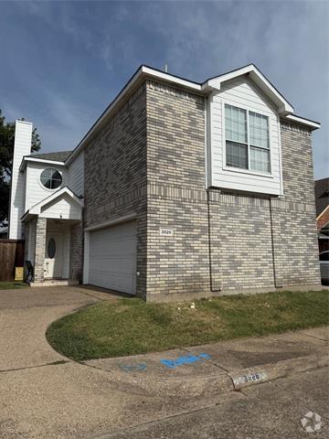 Building Photo - 3826 Brandon Park Dr