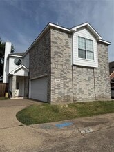Building Photo - 3826 Brandon Park Dr
