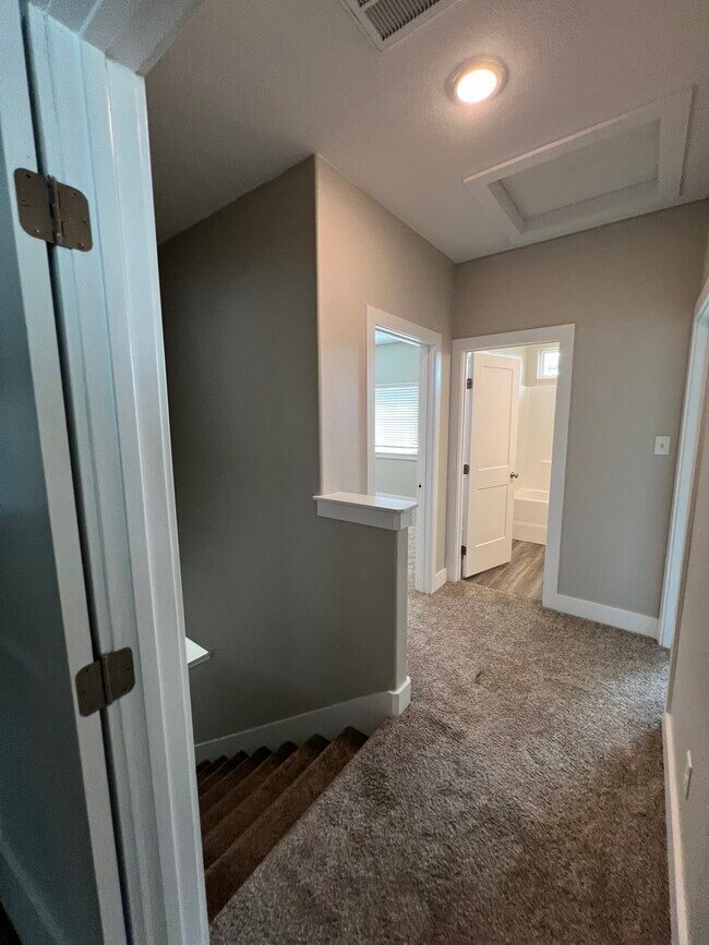 Building Photo - 701 Highlands St