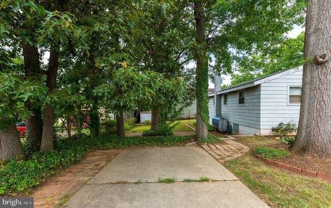 Building Photo - 7116 E Ridge Dr