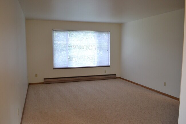 Living Room - 520 NE 112th St