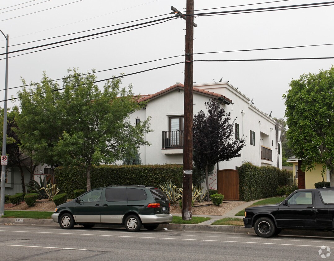 Foto principal - 3 Bedroom 2 Bathroom Apartment