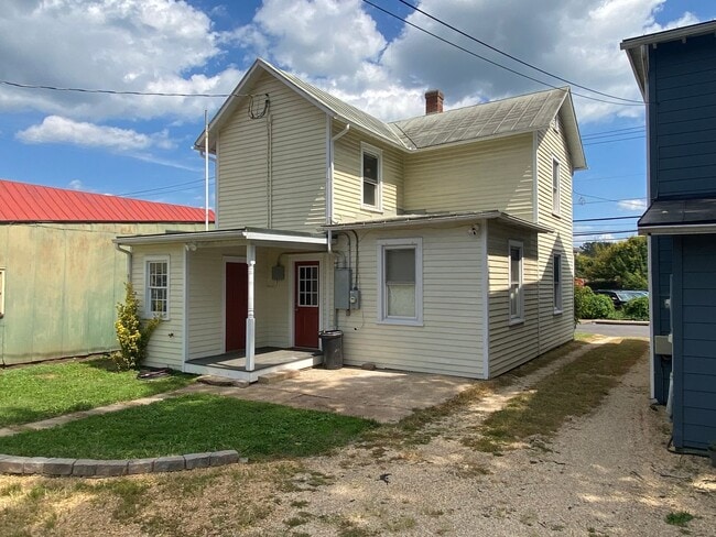 Building Photo - 306 S East St