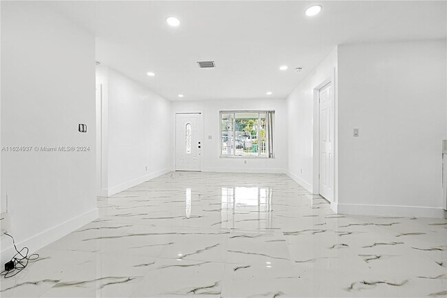 Foto del edificio - 1465 NW 192nd Ter